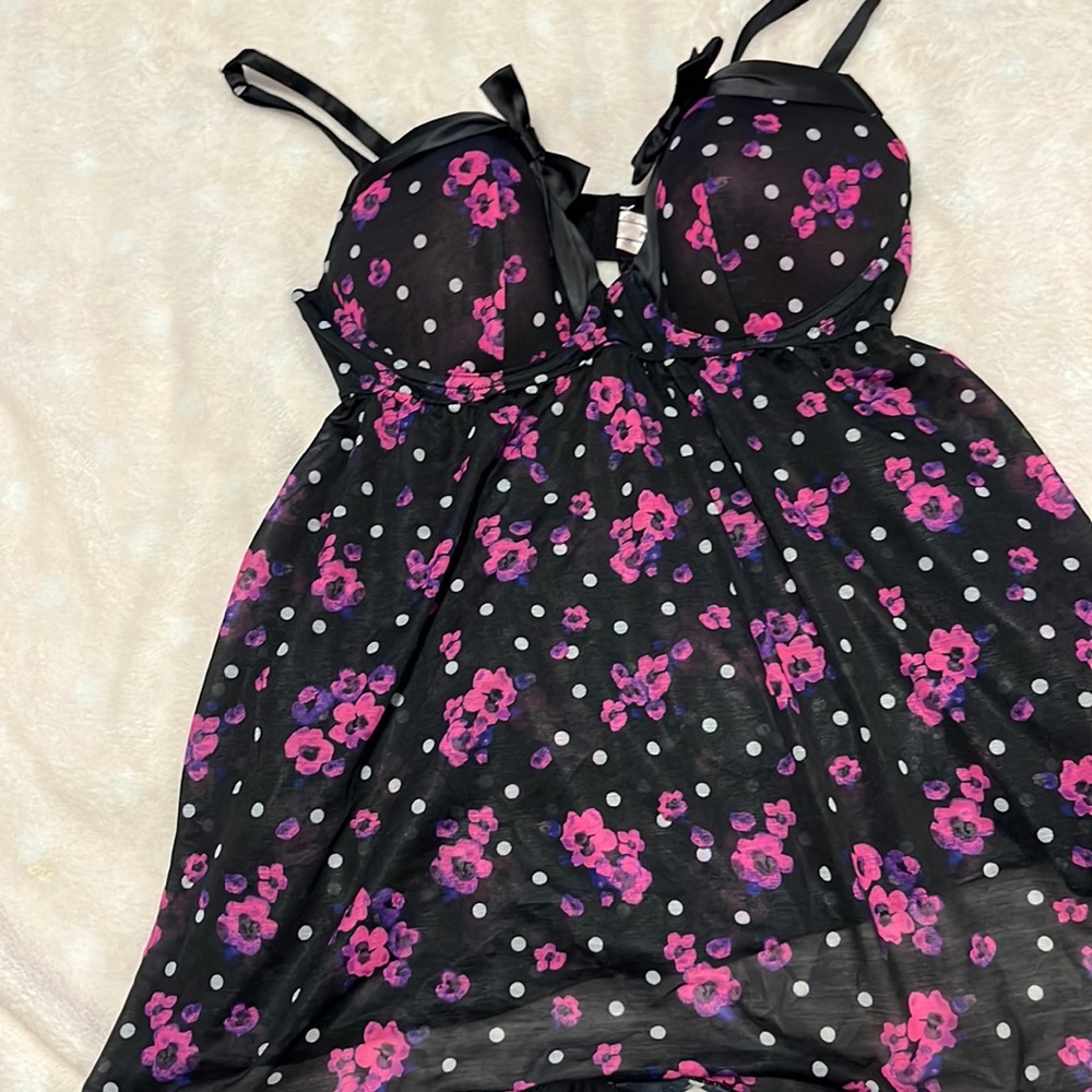 Cute floral print with bows.